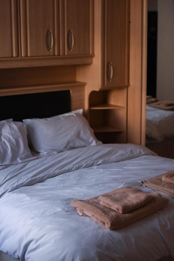 The Crown And Woolpack Hotel Long Sutton  Bagian luar foto